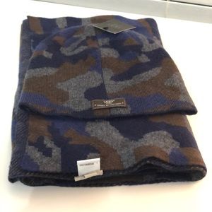 Ugg Men’s NWT Camo beanie and scarf set